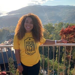 Meet your Posher, Amany